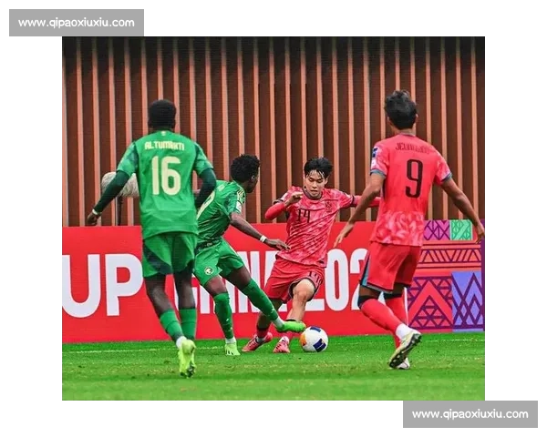 激烈对决引爆球场激情 足球比赛精彩瞬间定格胜负之战